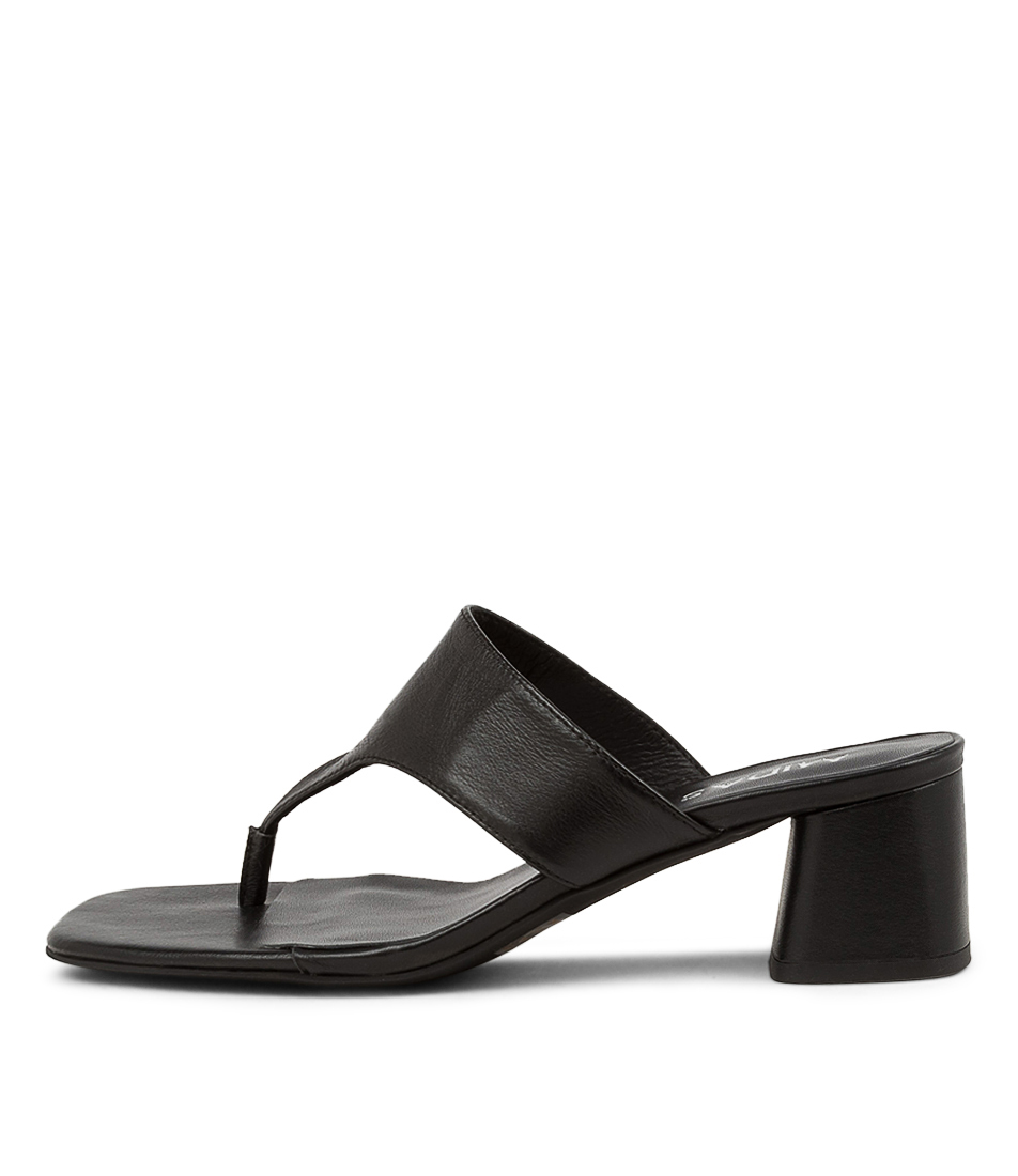 stuart weitzman flip flops