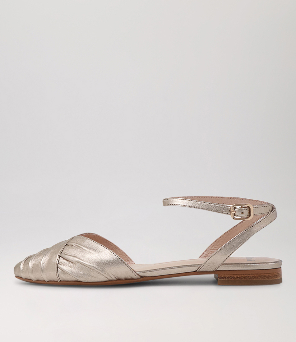 mollini jayman flats